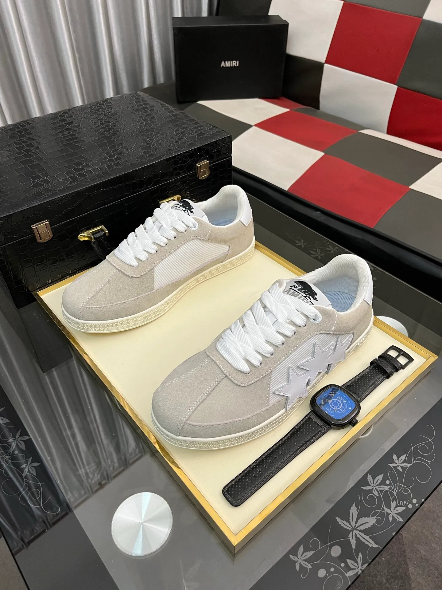 Men's shoes 💰420⌚️⌚️《AMIR*》New men's low-top casual sports sneakers bone shoes, another pair of irresistible bone shoes. Bone shoes are one of AMIRI's most popular items. They use first-layer cowhide uppers. The side bones are made of two cowhide laminations. They have a three-dimensional feel. The leather incisions are all oil-edged. Contrasting color design. Simple style. Fashionable sports. Customized metal LOGO nameplate to embellish shoelaces. Exclusive control of top version. Supports comparison. Breathable mesh lining Original rubber outsole A must-have item for daily leisure Suitable for various occasions Check it out if you are looking for high quality Super cool uppers Size: 38-445️⃣ Colors available